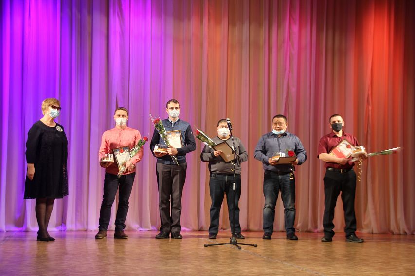 В Новотроицке выбрали и наградили «Отцов года-2020»