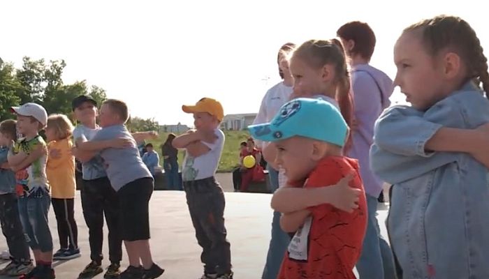 Всё лето в Новотроицке – минидиско для детей и их родителей