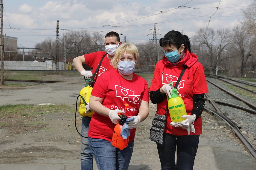 Волонтеры Уральской Стали перевоплотились в дезинфекторов для акции «Стоп вирус»