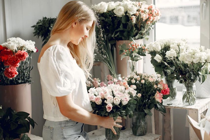 «Русский Букет» предлагает купить цветы с бесплатной доставкой в Санкт-Петербурге