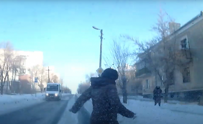 В Новотроицке видеорегистратор зафиксировал наезд на пешехода