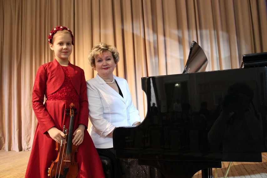 Концертмейстер детской музыкальной школы Новотроицка стала лауреатом областной премии