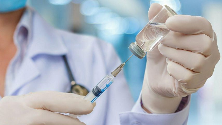 В России первая партия вакцины от коронавируса поступила в гражданский оборот