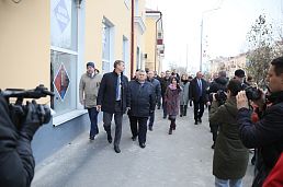 Участники выездного заседания правительства Оренбуржья осмотрели социальные объекты Новотроицка
