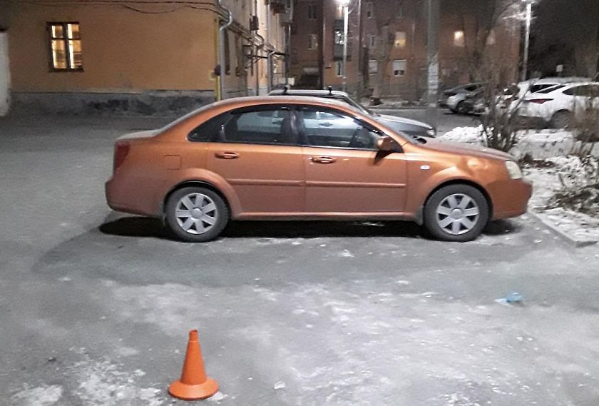 В Новотроицке виновник аварии скрылся с места происшествия