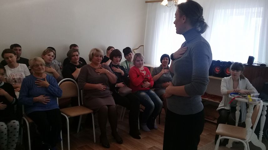 Здоровые родители - здоровый ребенок: в Новотроицке провели мастер-класс для мам и пап