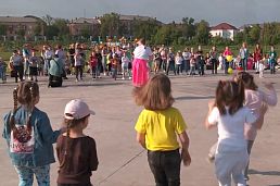 Танцы, игры, баттлы: в Новотроицке открыли сезон диско под открытым небом