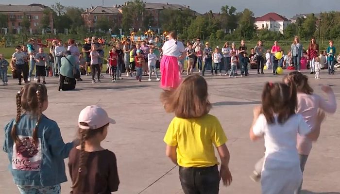 Танцы, игры, баттлы: в Новотроицке открыли сезон диско под открытым небом