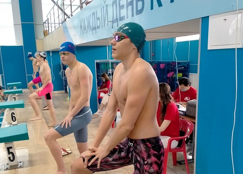 Новотроицкие пловцы завоевали 20 медалей на региональном турнире