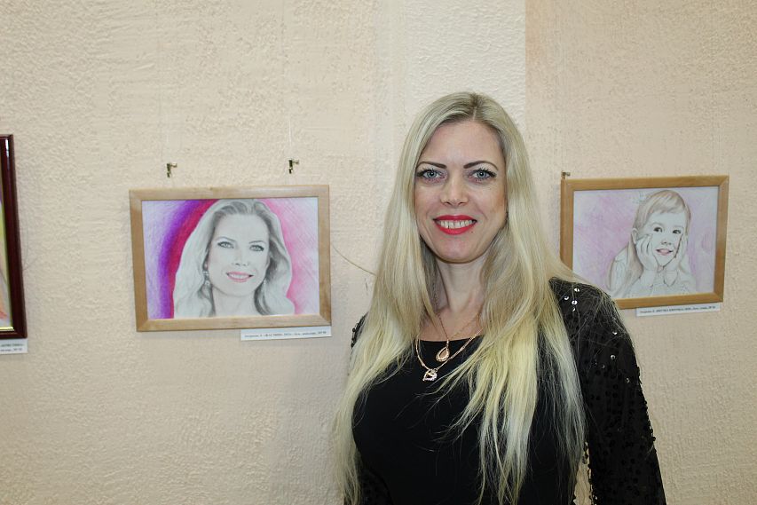 В музее Новотроицка открылась выставка Любови Андреевой «Близкие люди»
