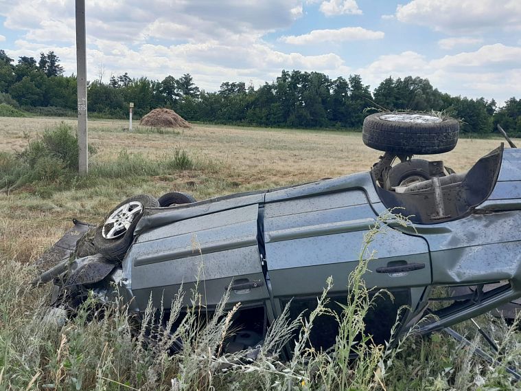 Автомобиль 18-летней новотройчанки слетел в кювет на оренбургской трассе