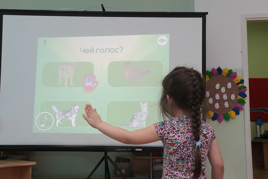 Интерактивный комплекс помогает новотроицким дошколятам  развивать речь и двигательную активность