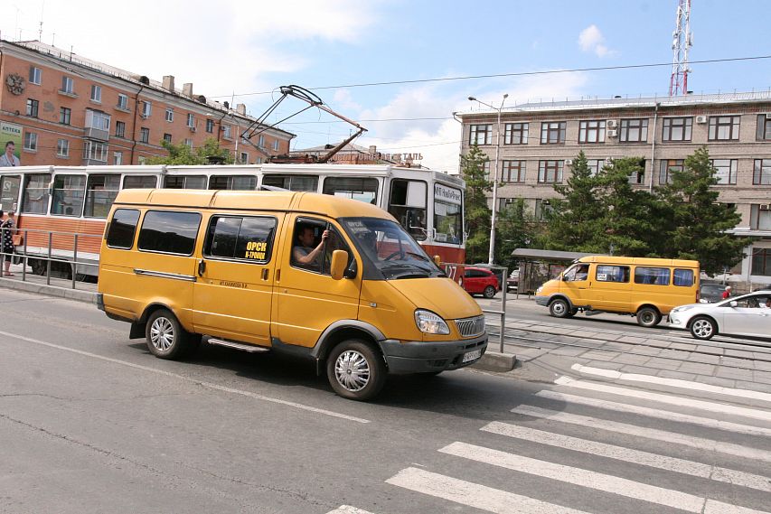 В Новотроицке сотрудники ГИБДД проверили юридический транспорт