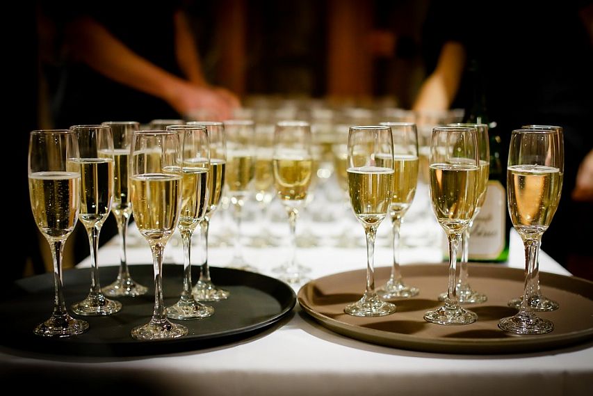 Как отличить настоящее шампанское от игристого вина и откровенных подделок 