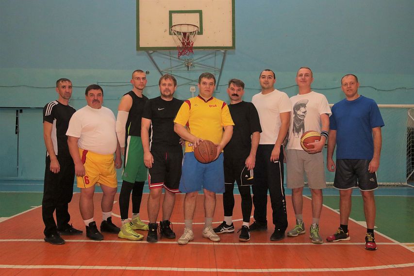 Баскетболисты Уральской Стали стали призерами международного турнира среди ветеранов