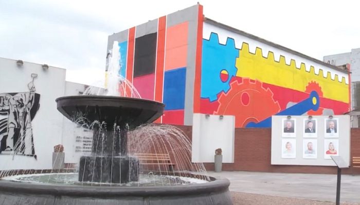 По инициативе управляющего директора сотрудники Уральской Стали превратили здание подстанции в арт-объект