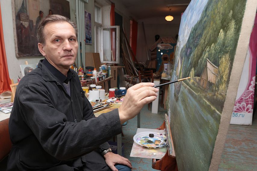 Новотроицкий художник Борис Вежняев представляет свою первую выставку