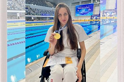 Новотроицкая спортсменка Юлия Молчанова завоевала золотую медаль на чемпионате России по плаванию