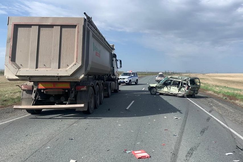 На трассе под Новотроицком в аварии погибли два человека