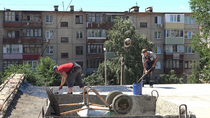 В Новотроицке починено более 70% протекающих крыш 