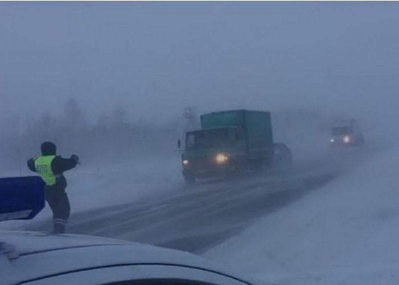 Из-за непогоды в Оренбуржье перекрыли ещё три дороги