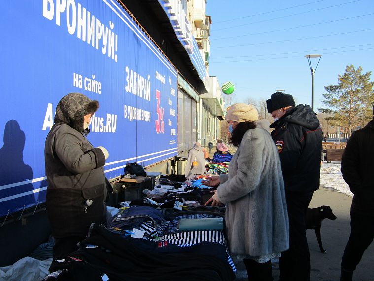 Стихийные рынки в Новотроицке: продавцов наказали за незаконную торговлю