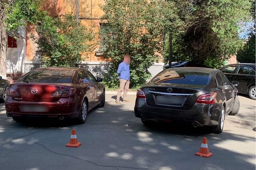 В Новотроицке велосипедист повредил «Ниссан» и скрылся