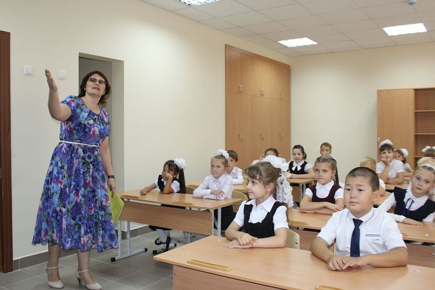 Учителя Новотроицка получат прибавку к зарплате
