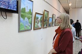 В Новотроицком музейно-выставочном комплексе открылась выставка художников «След кисти вдохновения»