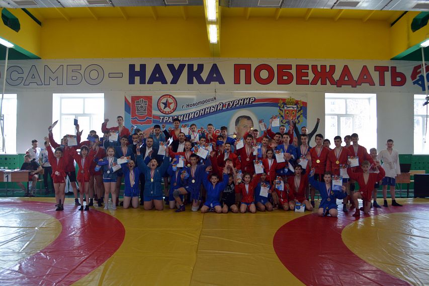 Новотройчане завоевали 13 медалей на домашнем турнире по самбо памяти В.Милкина