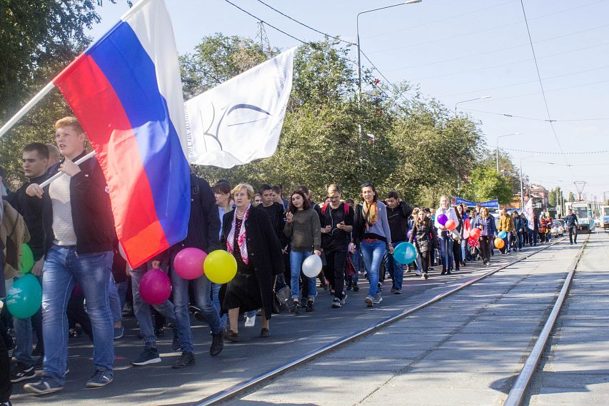 Парад новотроицких студентов входит в традицию
