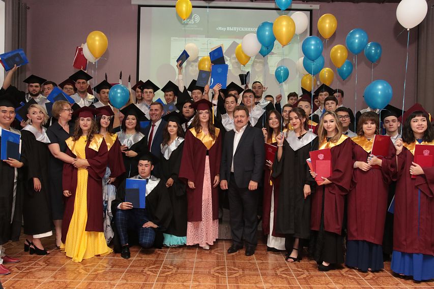 Руководство Уральской Стали вручило дипломы новотроицким выпускникам МИСиС