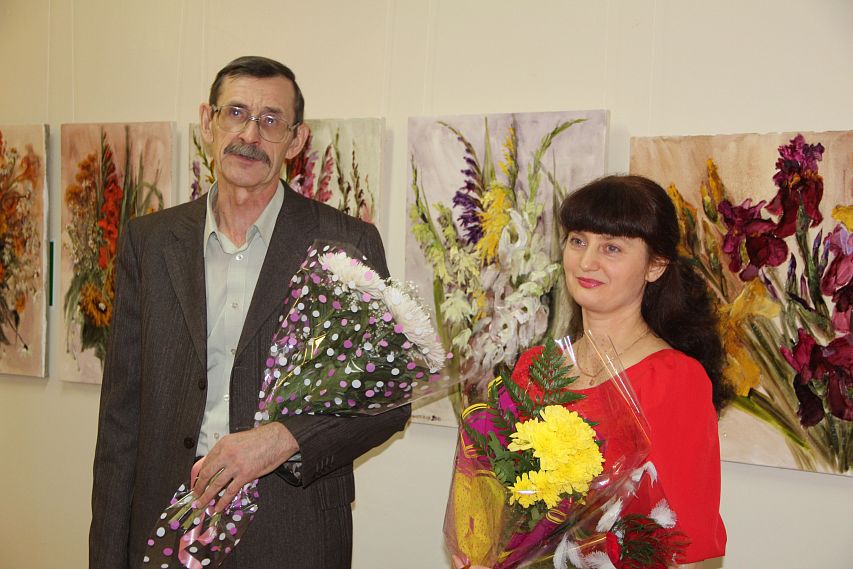 В центральной библиотеке Новотроицка открылась персональная выставка художника Людмилы Болотской
