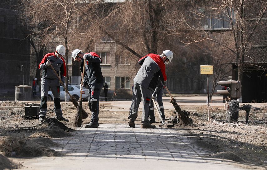 Новотроицкие металлурги вышли на субботники