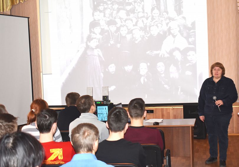 Величайшая трагедия народов: новотроицким студентам рассказали об ужасах Холокоста