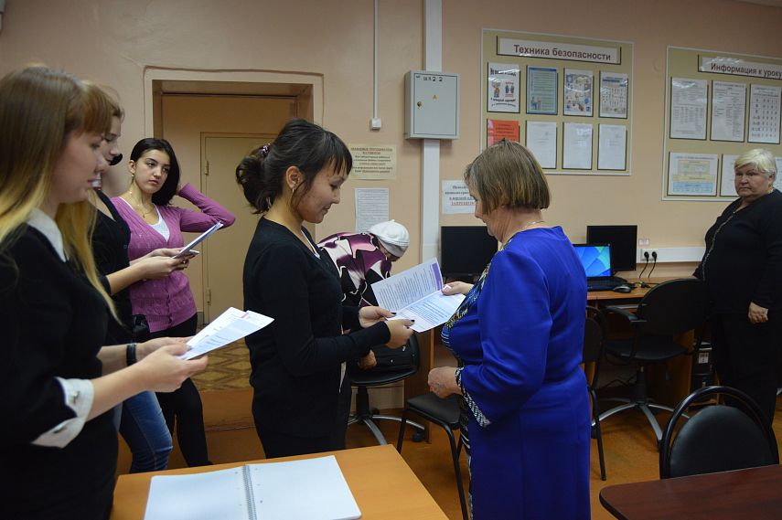 В Новотроицке выпустились еще 15 студентов «Компьютерной академии для бабушек и дедушек»