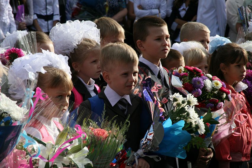 Завтра,1 сентября, во всех школах Новотроицка - линейки! Кто приедет в гости к школьникам? 