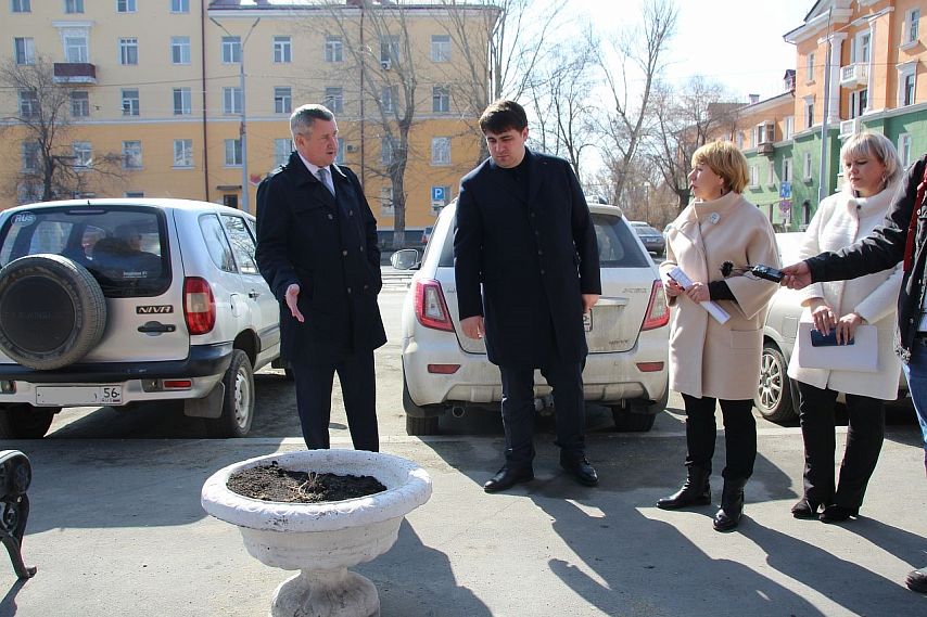 Депутат областного Заксобрания проверил состояние объектов «Городской среды» в Новотроицке