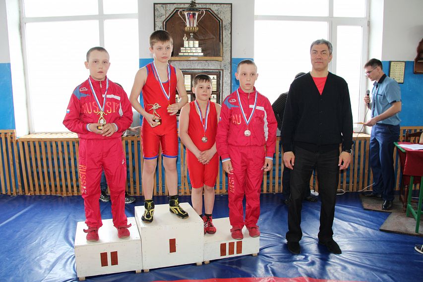 В Новотроицке  состоялся первый открытый турнир по вольной борьбе имени Сергея Семенова