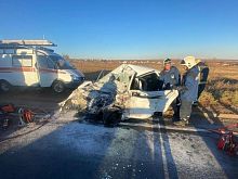 На оренбургской трассе в аварии погиб мужчина, второго пострадавшего доставили в больницу