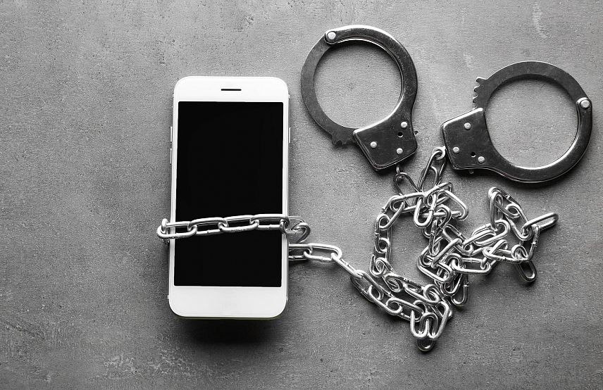 Новотройчанка украла телефон у своего знакомого