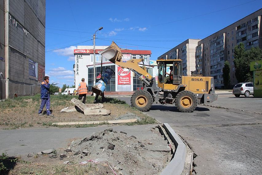 Глава Новотроицка проинспектировал ремонт дорог, благоустройство и объекты социальной инфраструктуры   