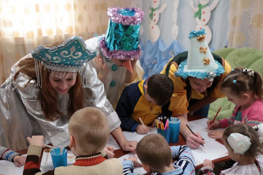 В Новотроицке прошла благотворительная новогодняя акция "Подарим детям праздник" 