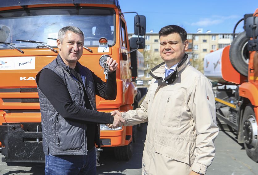 Металлоинвест подарил Новотроицку спецтехнику для уборки улиц