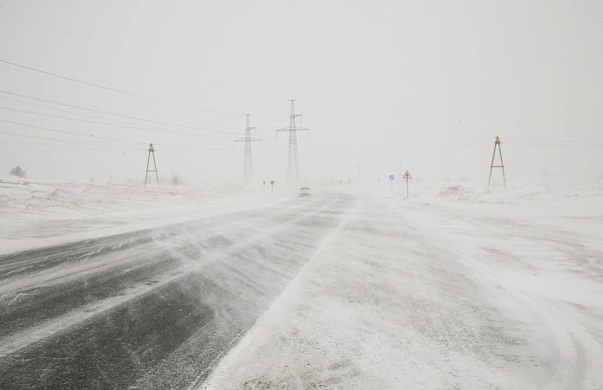 В Оренбуржье из-за метели вновь закрыли трассу