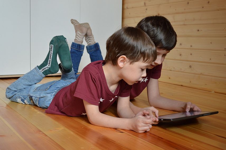 Карта, брелок или мобильное приложение – родители решают, какой будет детская Карта оренбуржца