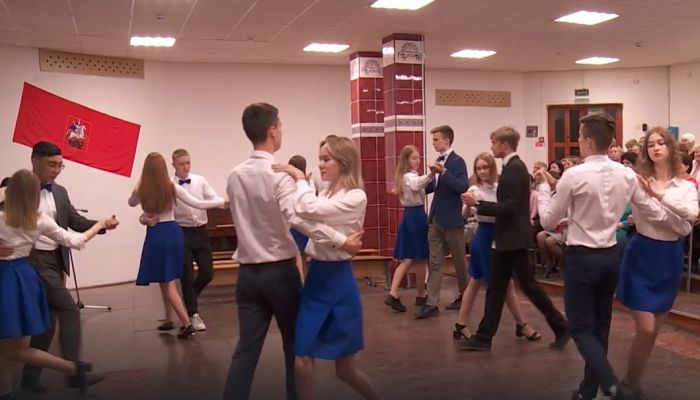 В школах Новотроицка прозвучали последние звонки