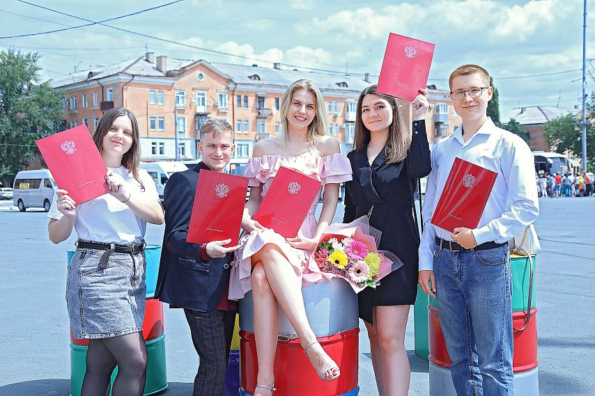 Выпускники новотроицкого филиала МИСиС получили дипломы бакалавров