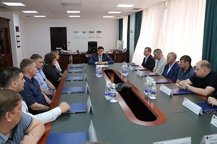 Управляющий директор Уральской Стали подписал индивидуальные контракты с работниками комбината