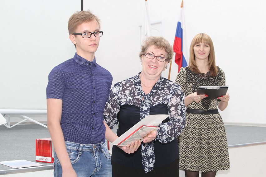 Уральская Сталь наградила победителей конкурса сочинений среди учащихся «Моя будущая профессия»